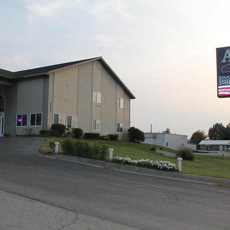 American Host Inn Hart Exterior photo